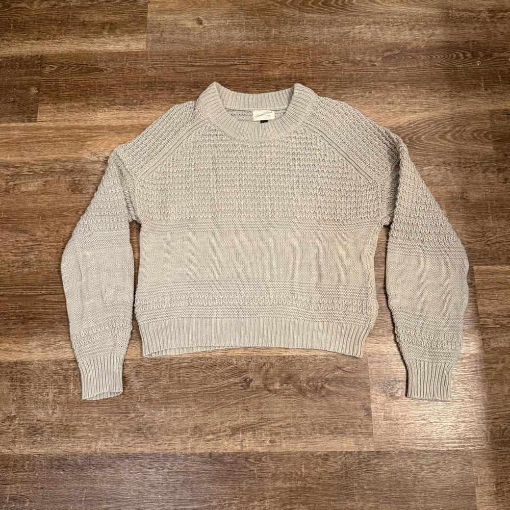 Universal Thread Women's Light Grey Sweater